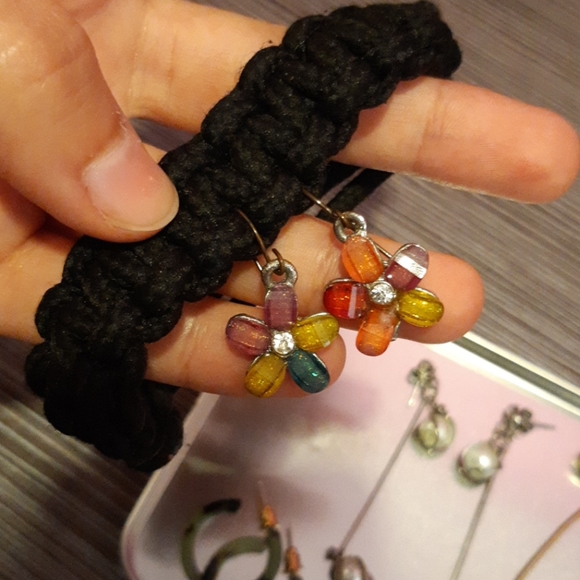 Earrings - Picture 3 of 6